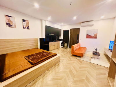 Hoang Cau Street, Vietnam  Hoang Cau Street, Vietnam