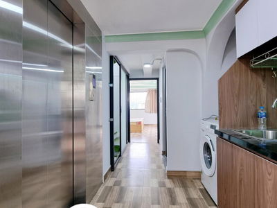 Ly Thai To Street, Vietnam Ly Thai To Street, Vietnam