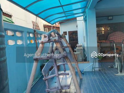 Rangsiya Village, Bangkok, Thailand Rangsiya Village, Bangkok, Thailand