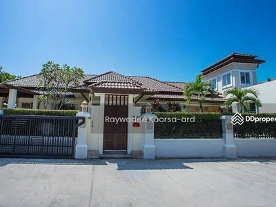 Large 4-Br Villa in Rawai, Phuket., Thailand Large 4-Br Villa in Rawai, Phuket., Thailand