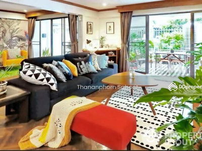 Large 2-Bedroom Townhouse, Bangkok, Thailand Large 2-Bedroom Townhouse, Bangkok, Thailand