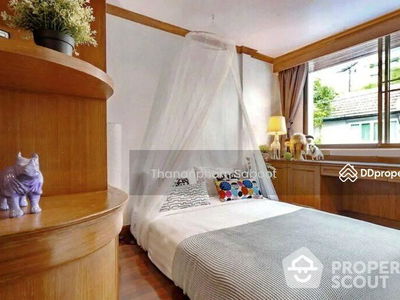 Large 2-Bedroom Townhouse, Bangkok, Thailand Large 2-Bedroom Townhouse, Bangkok, Thailand