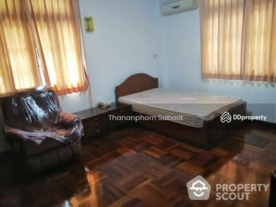 Spacious 5-Bedroom House, Bangkok, Thailand Spacious 5-Bedroom House, Bangkok, Thailand