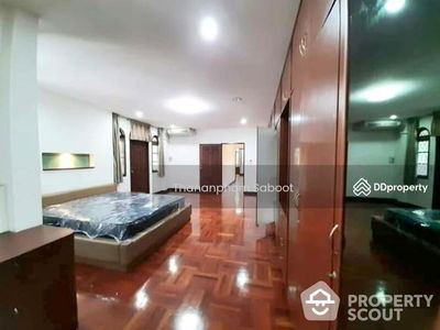 Spacious 4-Bedroom House, Bangkok, Thailand Spacious 4-Bedroom House, Bangkok, Thailand