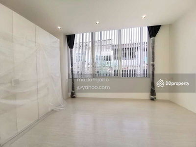 Near Central Rama 3 Nakhon Thai Village, Sathu Pradit Townhome 31 sq m., Bangkok, Thailand Near Central Rama 3 Nakhon Thai Village, Sathu Pradit Townhome 31 sq m., Bangkok, Thailand