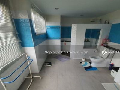 10400, Bangkok, Thailand 10400, Bangkok, Thailand