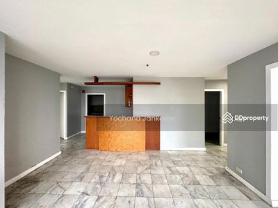 Moon Tower, Bangkok, Thailand Moon Tower, Bangkok, Thailand