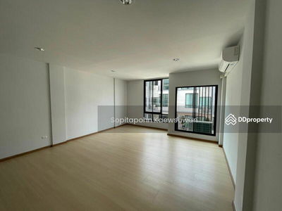 Citylink Rama 9-Srinagarindra, Bangkok, Thailand Citylink Rama 9-Srinagarindra, Bangkok, Thailand