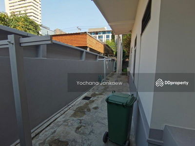 Large 3-Br House near BTS Nana, Bangkok, Thailand Large 3-Br House near BTS Nana, Bangkok, Thailand