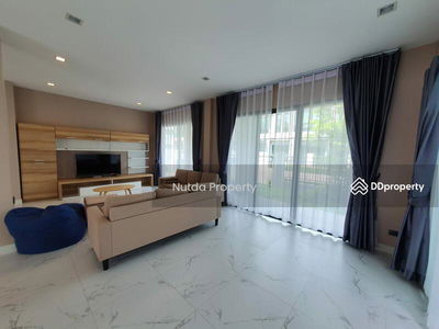 Bangkok Boulevard Vibhavadi, Bangkok, Thailand Bangkok Boulevard Vibhavadi, Bangkok, Thailand