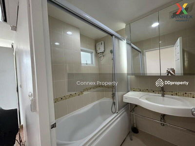 Life @ Ratchada, Bangkok, Thailand Life @ Ratchada, Bangkok, Thailand