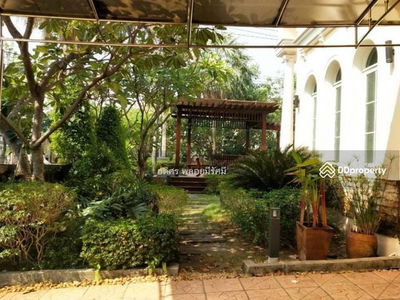 Narasiri Sathorn - Wongwaen, Bangkok, Thailand Narasiri Sathorn - Wongwaen, Bangkok, Thailand