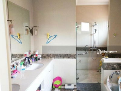 Narasiri Sathorn - Wongwaen, Bangkok, Thailand Narasiri Sathorn - Wongwaen, Bangkok, Thailand