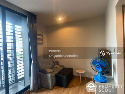 The Editor Vertical Village Sapankwai, Bangkok, Thailand The Editor Vertical Village Sapankwai, Bangkok, Thailand