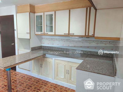 Rishi Court, Bangkok, Thailand Rishi Court, Bangkok, Thailand