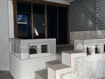 Townhouse for rent, 3 floors, 30 sq m., Bangkok., Thailand Townhouse for rent, 3 floors, 30 sq m., Bangkok., Thailand