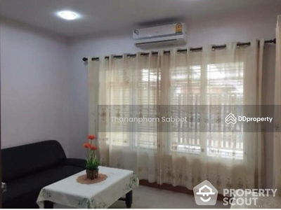 Large 4-Bedroom Townhouse, Bangkok, Thailand Large 4-Bedroom Townhouse, Bangkok, Thailand