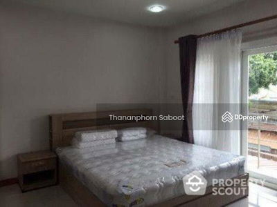 Large 4-Bedroom Townhouse, Bangkok, Thailand Large 4-Bedroom Townhouse, Bangkok, Thailand