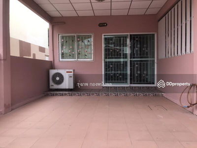 Along Khlong Phasi Charoen Fang Tai, Bangkok, Thailand Along Khlong Phasi Charoen Fang Tai, Bangkok, Thailand