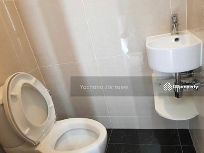 Park Origin Phrom Phong, Bangkok, Thailand Park Origin Phrom Phong, Bangkok, Thailand