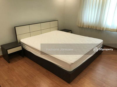 Royal Castle Sukhumvit, Bangkok, Thailand Royal Castle Sukhumvit, Bangkok, Thailand