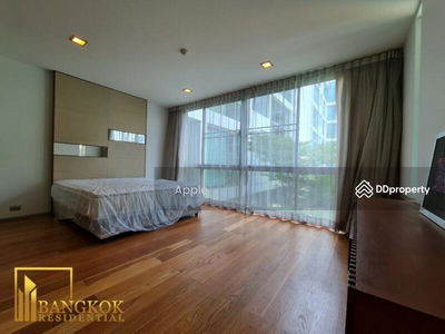 Ficus Lane, Bangkok, Thailand Ficus Lane, Bangkok, Thailand