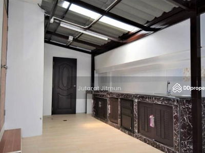 Single house, Chokchai 4 Road, Soi 76, Bangkok, Thailand Single house, Chokchai 4 Road, Soi 76, Bangkok, Thailand