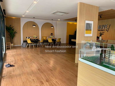 Sukhumvit Soi 76, Samut Prakan, Thailand Sukhumvit Soi 76, Samut Prakan, Thailand