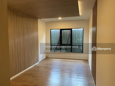 Sukhumvit Soi 76, Samut Prakan, Thailand Sukhumvit Soi 76, Samut Prakan, Thailand