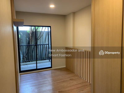 Sukhumvit Soi 76, Samut Prakan, Thailand Sukhumvit Soi 76, Samut Prakan, Thailand