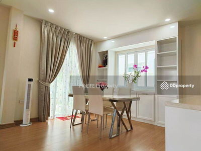 Gehäuse In Ban Ratsada, Thailand Gehäuse In Ban Ratsada, Thailand