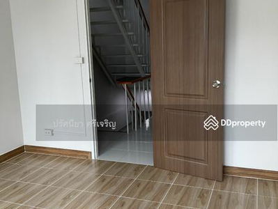 Townhouse for rent, 18.7 sq m, 5 floors, newly renovated, 5 bedrooms, 5 bathrooms, 7 air conditioners, 3 phase electricity, 2 kitchens. Usable area 370 sq m. Electric door, Bangkok, Thailand Townhouse for rent, 18.7 sq m, 5 floors, newly renovated, 5 bedrooms, 5 bathrooms, 7 air conditioners, 3 phase electricity, 2 kitchens. Usable area 370 sq m. Electric door, Bangkok, Thailand