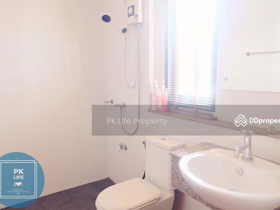 Gehäuse In Ban Ratsada, Thailand Gehäuse In Ban Ratsada, Thailand