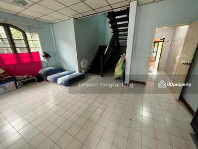 Prachachuen Village, Nonthaburi, Thailand Prachachuen Village, Nonthaburi, Thailand