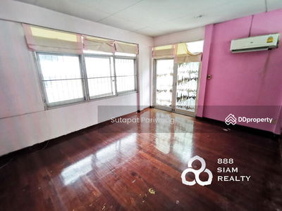 Single house D.H.Tower Soi Prommit, Bangkok., Thailand Single house D.H.Tower Soi Prommit, Bangkok., Thailand