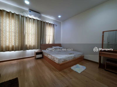 Golden Town Kaset Lat Pla Kow, Bangkok, Thailand Golden Town Kaset Lat Pla Kow, Bangkok, Thailand