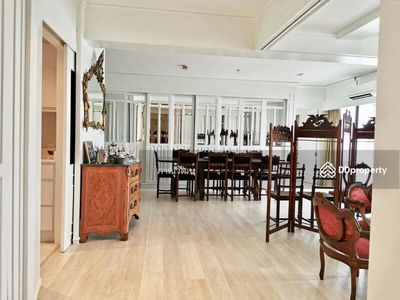 Riverside Villa, Bangkok, Thailand Riverside Villa, Bangkok, Thailand