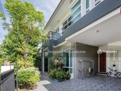 Bangkok Boulevard Teparak-Wongwaen, Samut Prakan, Thailand Bangkok Boulevard Teparak-Wongwaen, Samut Prakan, Thailand