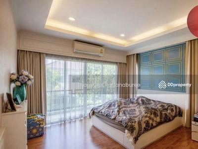 Bangkok Boulevard Teparak-Wongwaen, Samut Prakan, Thailand Bangkok Boulevard Teparak-Wongwaen, Samut Prakan, Thailand