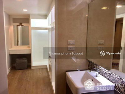 Large 3-Bedroom Townhouse, Bangkok, Thailand Large 3-Bedroom Townhouse, Bangkok, Thailand