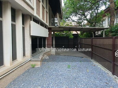 Space for rent ari ari sampan, Bangkok, Thailand Space for rent ari ari sampan, Bangkok, Thailand
