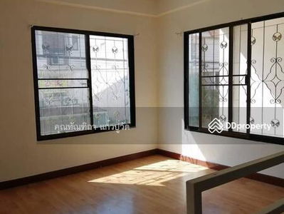 Pruklada Wongwaen - Hathairat, Bangkok, Thailand Pruklada Wongwaen - Hathairat, Bangkok, Thailand