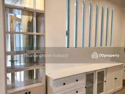 Large 2-Bedroom Townhouse, Bangkok, Thailand Large 2-Bedroom Townhouse, Bangkok, Thailand