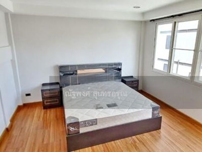 St. Andrew's School (1.5 km.), BTS Phra Khanong (2.5 km.), Bangkok, Thailand St. Andrew's School (1.5 km.), BTS Phra Khanong (2.5 km.), Bangkok, Thailand