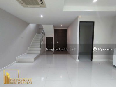 Townhouse in Compound, Bangkok, Thailand Townhouse in Compound, Bangkok, Thailand