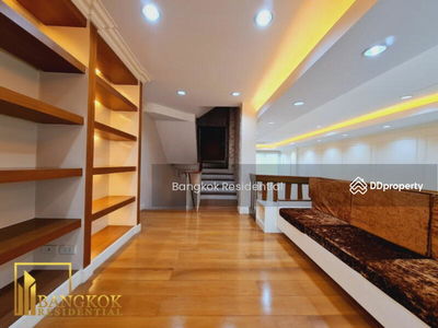 Townhouse in Compound, Bangkok, Thailand Townhouse in Compound, Bangkok, Thailand