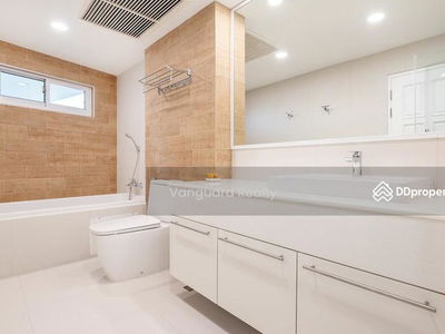 Fifty Fifth Tower, Bangkok, Thailand Fifty Fifth Tower, Bangkok, Thailand