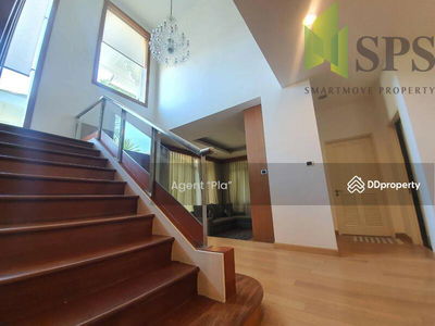 Narasiri Pattanakarn-Srinakarin, Bangkok, Thailand Narasiri Pattanakarn-Srinakarin, Bangkok, Thailand