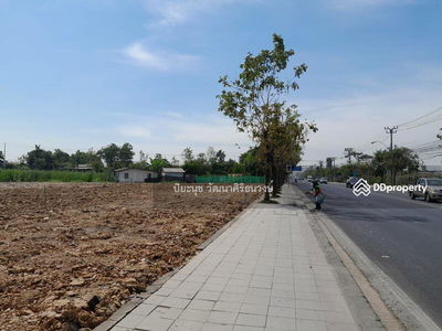Filled land for rent, along Sukhaphiban 5, opposite Big C, Food Place, Susco Express gas station, 5 plots, Bangkok., Thailand Filled land for rent, along Sukhaphiban 5, opposite Big C, Food Place, Susco Express gas station, 5 plots, Bangkok., Thailand