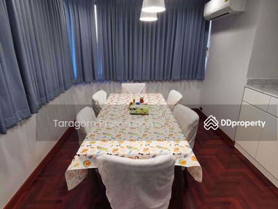 Lake Avenue Sukhumvit 16, Bangkok, Thailand Lake Avenue Sukhumvit 16, Bangkok, Thailand